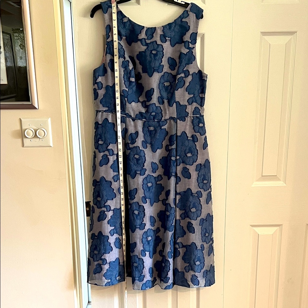 Adrianna Papell semi-formal lace overlay, high neck dress with pockets Size 16